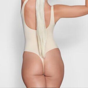 New - SKIMS Fits Everybody Squareneck Bodysuit, Size Medium, Sand